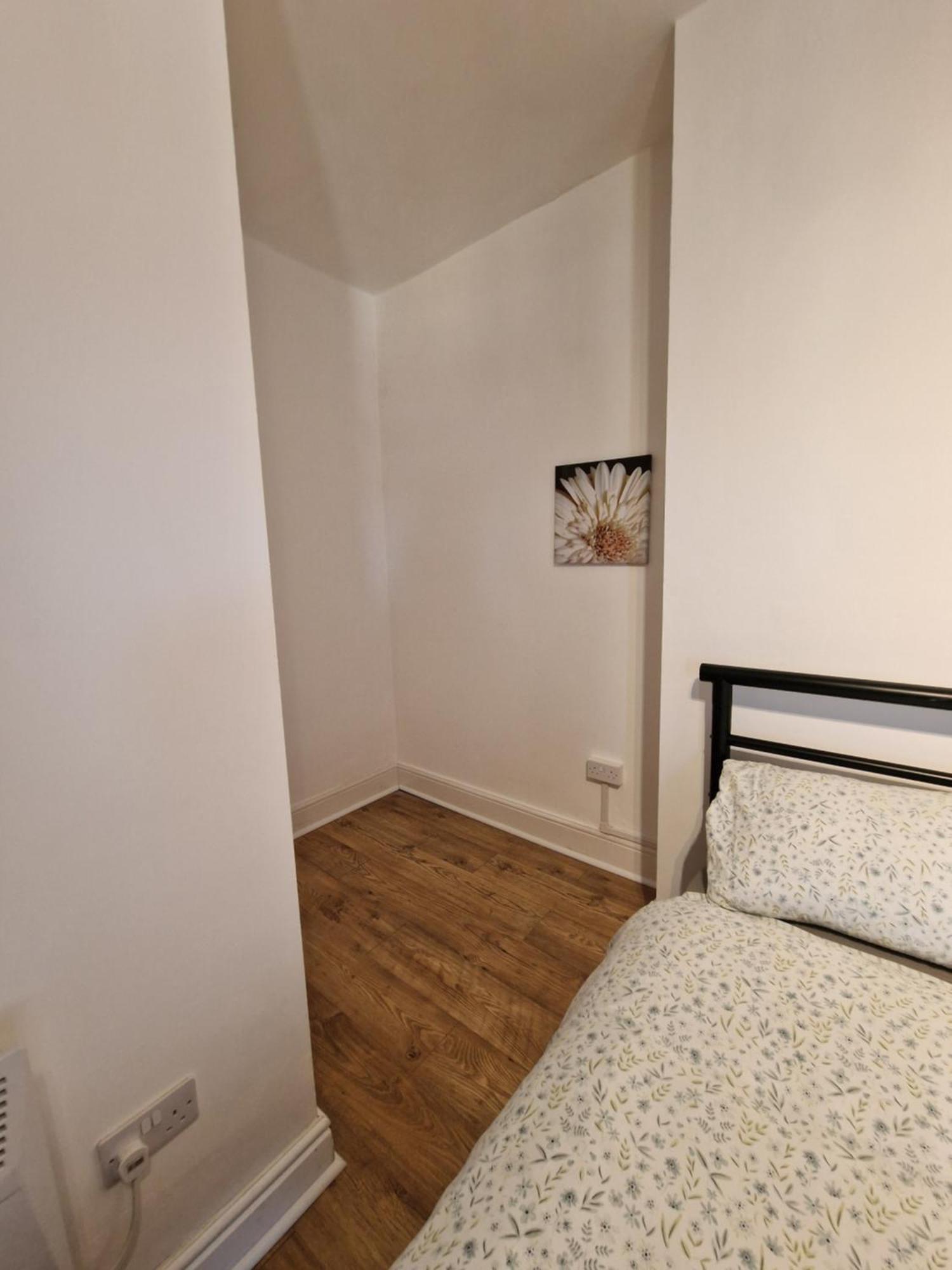 Edinburgh Road Guest house Liverpool